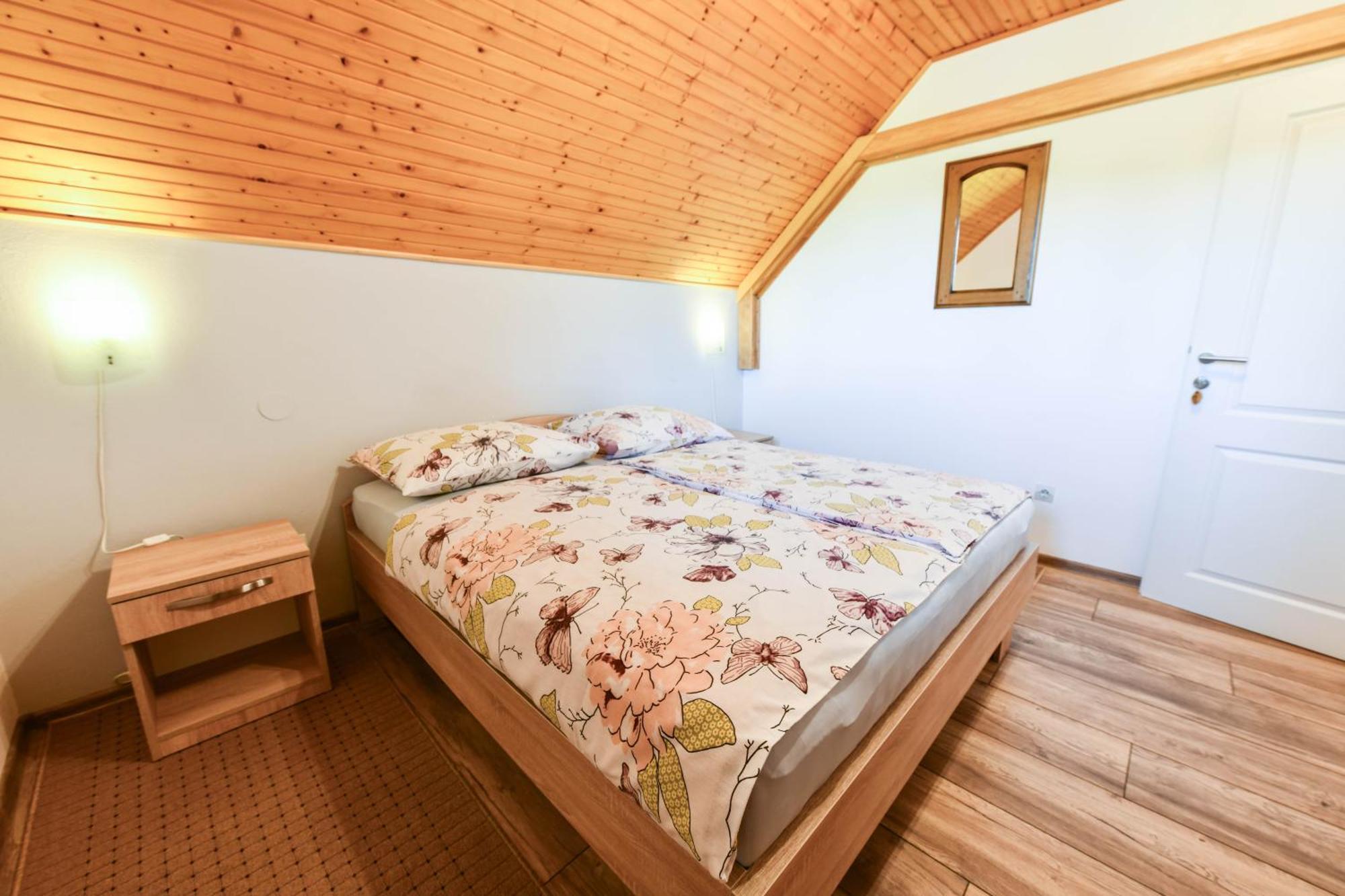 Apartment & Rooms Luketic Rastovaca Ngoại thất bức ảnh