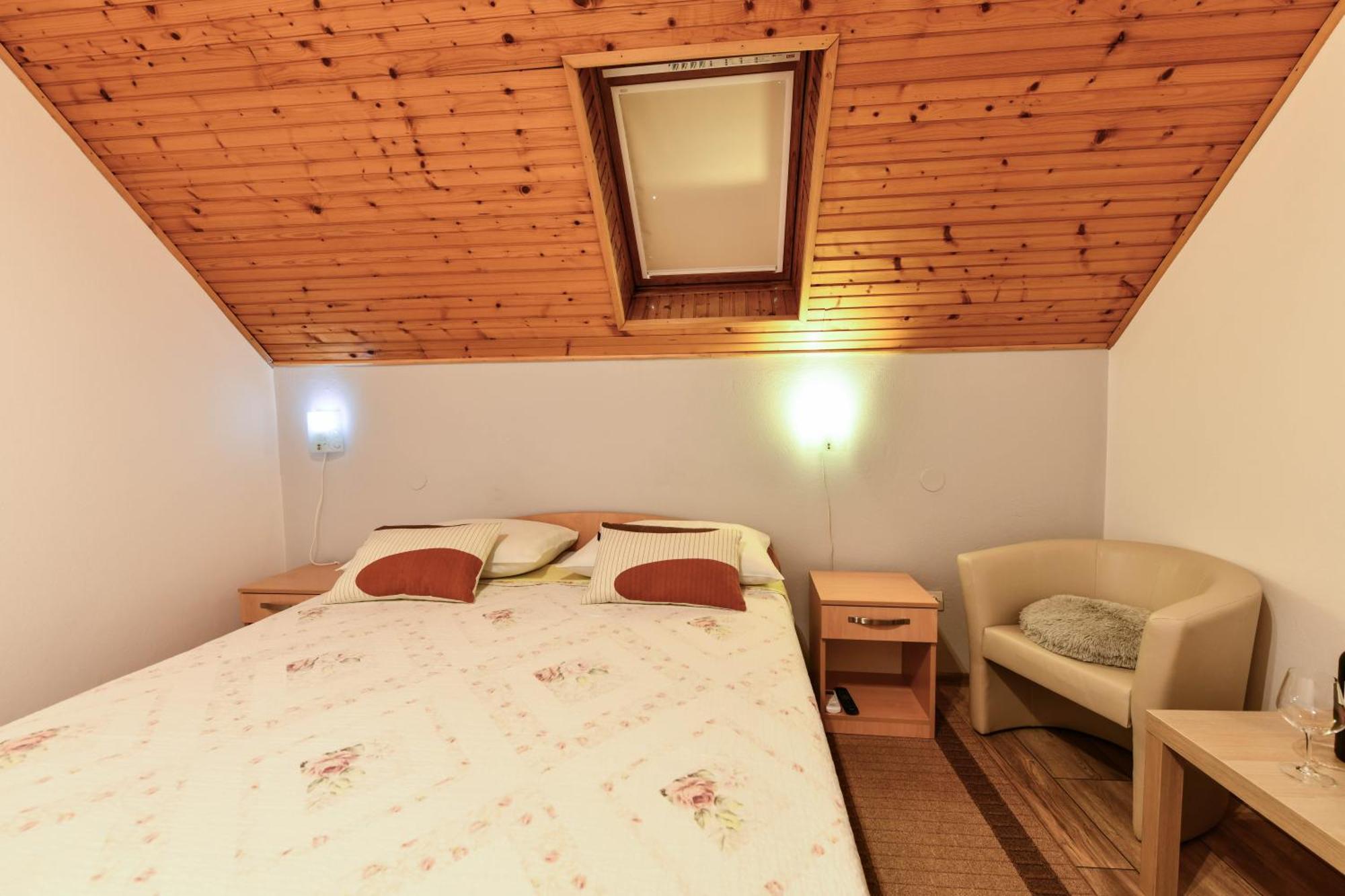 Apartment & Rooms Luketic Rastovaca Ngoại thất bức ảnh